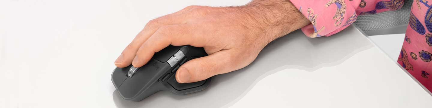 Hand bei der Bedienung mit der Maus