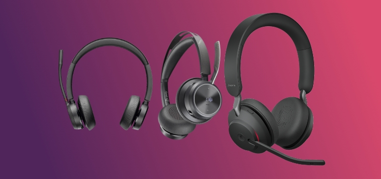 Headsets mit Mikrofon vor Farbverlauf-Hintergrund