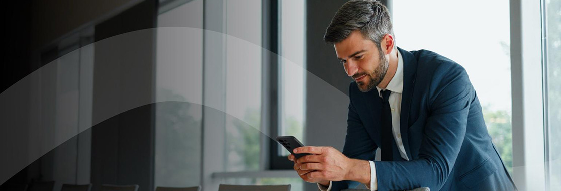 Samsung Galaxy S26 Series_Man in Office