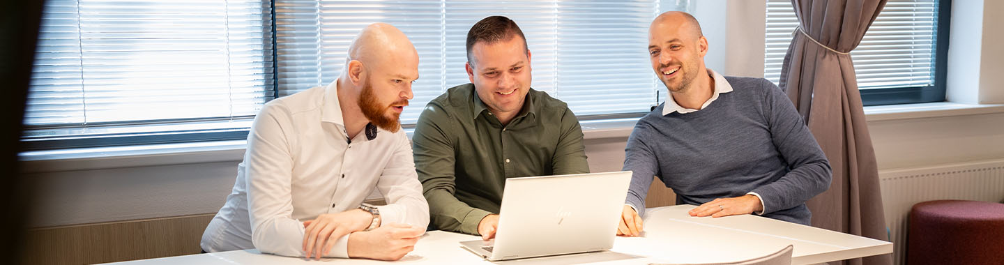 Peter Berkers and Tim ter Haar working in the office