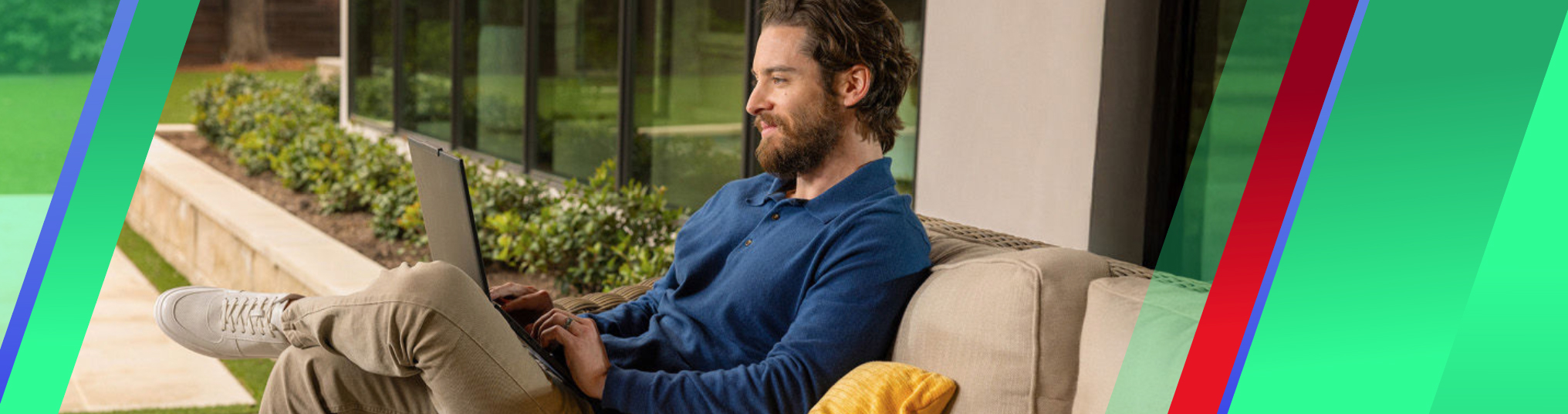 Qualcomm Whitepaper Mann Arbeit Büro Schreibtisch 