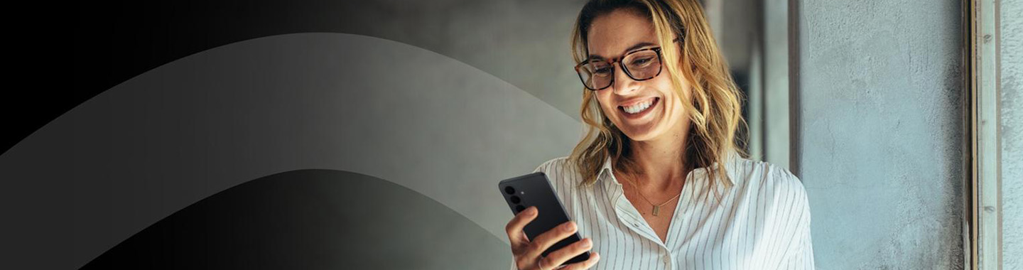 Samsung Galaxy S26 Series_Woman in Office