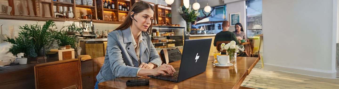 Woman with Notebook Mainbanner