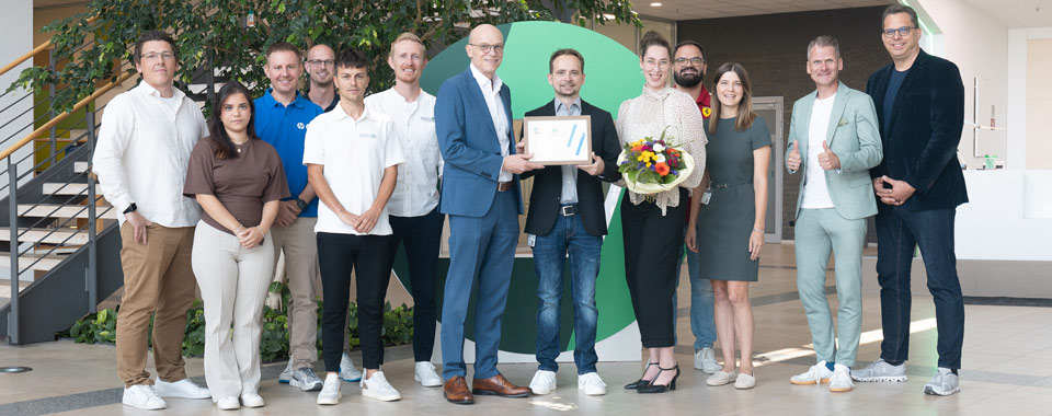 Übergabe des HP Amplify Impact Awards am Bechtle Platz 1