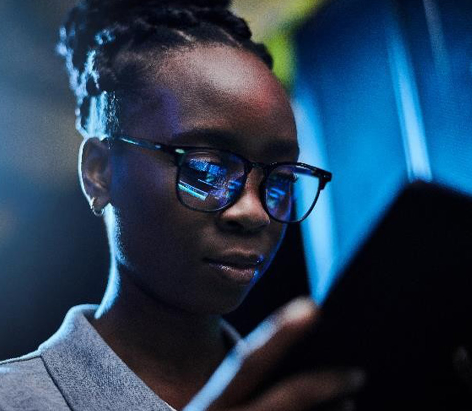 Intel® Xeon® 6 Processors | Woman working.
