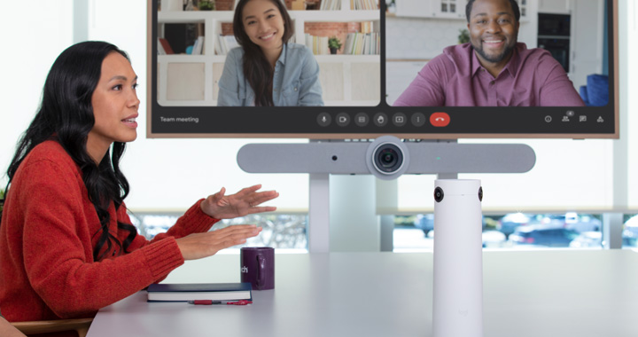 Besprechungsraum mit einem Logitech Board