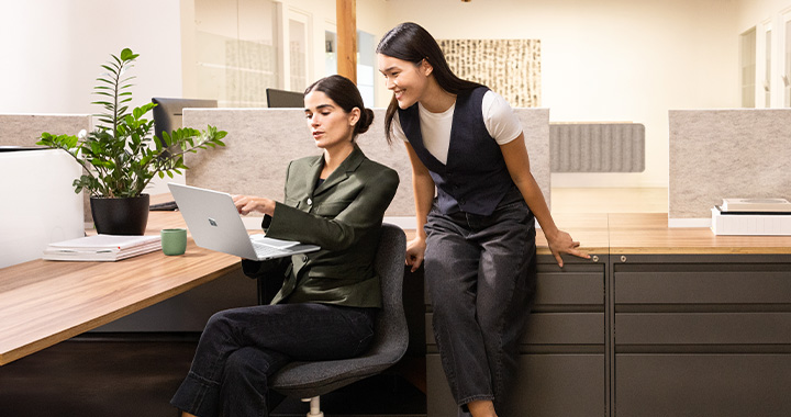 Woman meeting with notebook Mainbanner