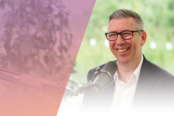 Podcast banner: Lee Alesbrook