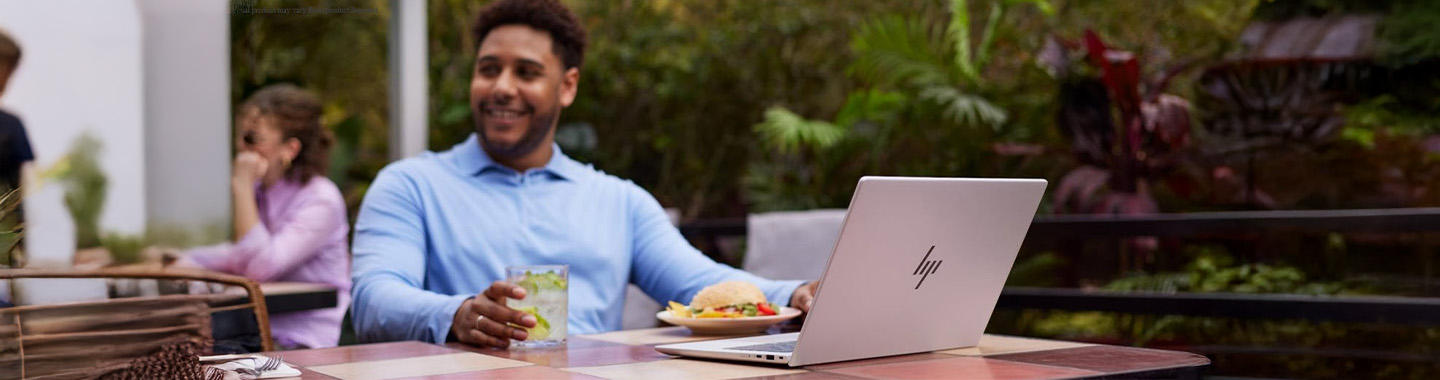 Men with HP Notebook Mainbanner