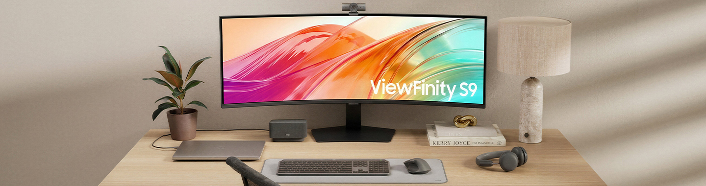 Logitech & Samsung: Schreibtisch Arbeitsplatz