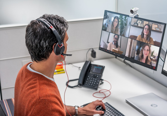 Poly Blackwire 5220 USB-C/A Headset Meeting 2