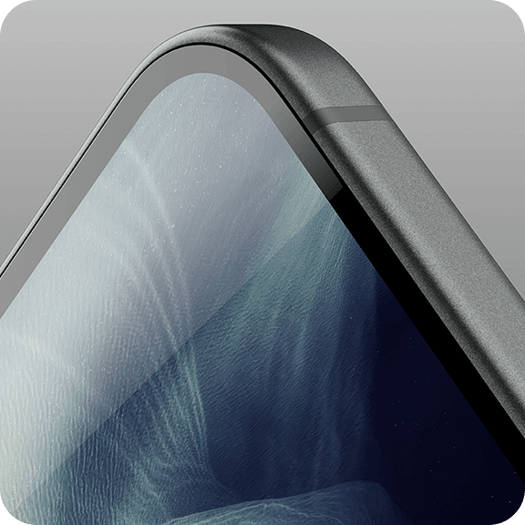 Nahaufnahme einer Smartphone-Ecke mit abgerundetem Display und metallischem Rahmen in modernem Design