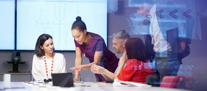 Hybrid meetings: Five meeting room challenges and how to master them with Lenovo