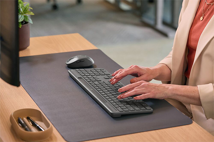 Signature Slim Solar+ K980 for Business LIFE typing