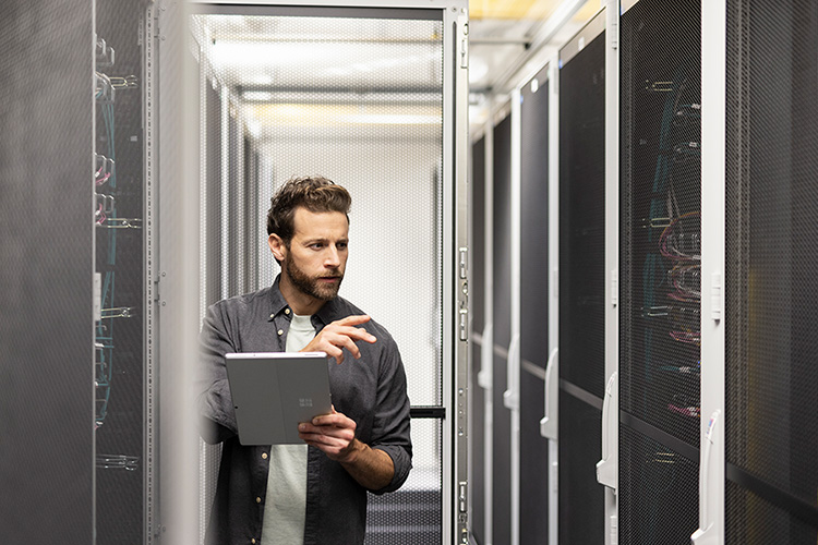 Man Microsoft Azure