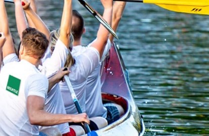 Colleagues kanooing - Bechtle Belgium