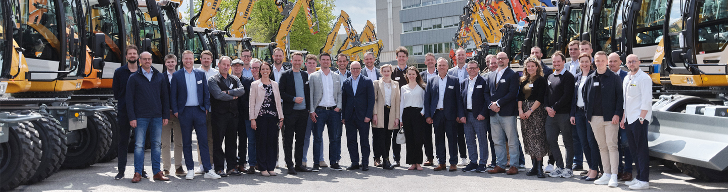 Gruppenfoto der Teilnehmer der Veranstaltung „Greenfield: Digitalisierung in einer Multicloud-Umgebung bei Liebherr“.