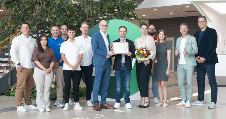 Übergabe des HP Amplify Impact Awards am Bechtle Platz 1