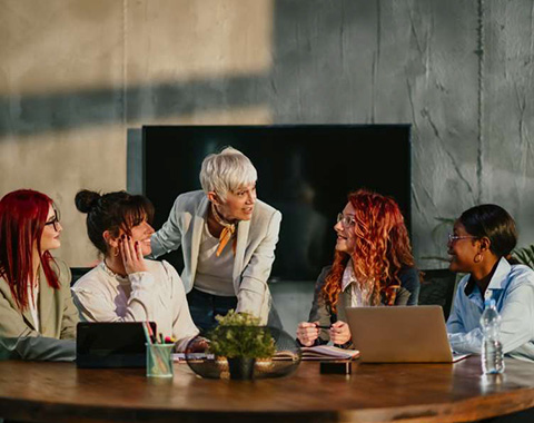 Emberek az irodában