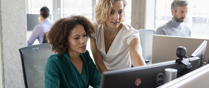 Zwei Frauen in einem Büro
