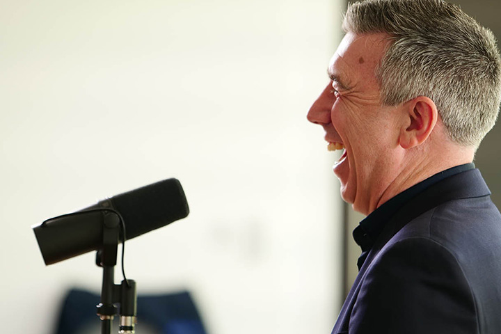 Podcast banner: Lee Alesbrook