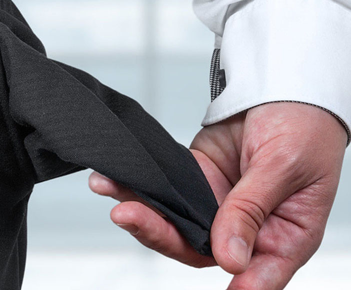 Leere Hosentaschen durch zu viel Geld ausgeben