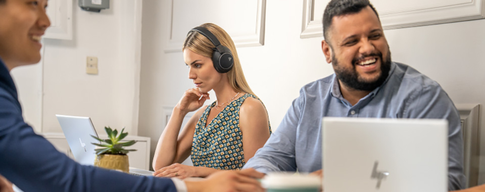 Poly Voyager Surround 80 Meeting