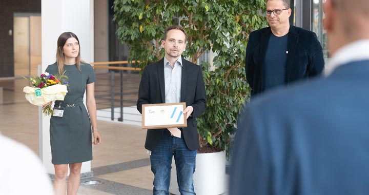 Übergabe des HP Amplify Impact Awards am Bechtle Platz 1