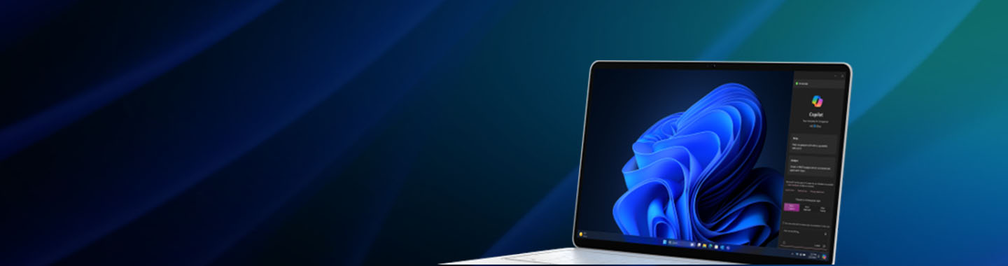 Laptop na niebieskim tle