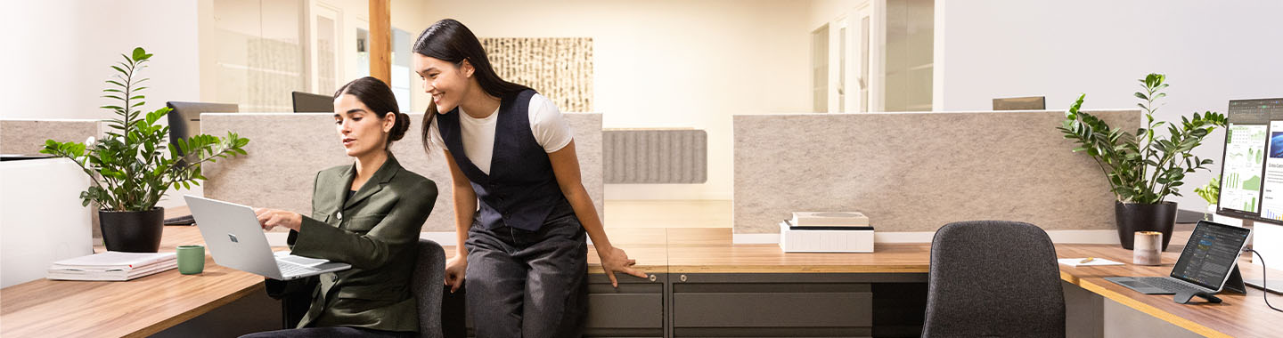 Woman meeting with notebook Mainbanner