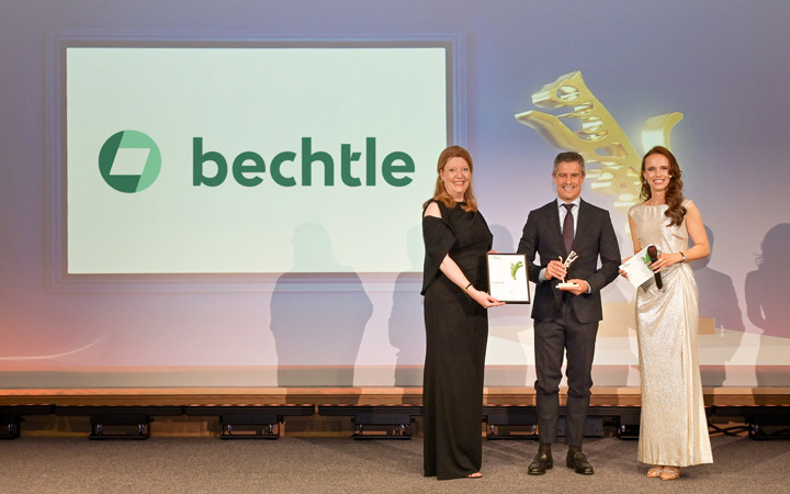 Michael Guschlbauer nimmt den Award entgegen