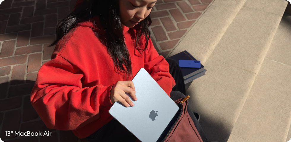 Apple MacBook Air M4 Student Woman 