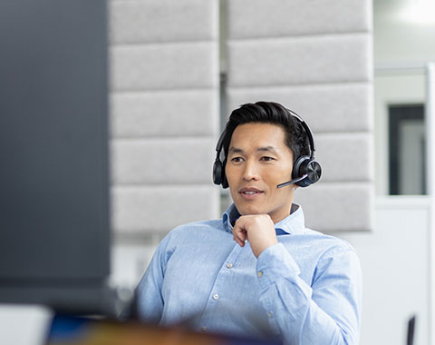 Mann mit einem Headset
