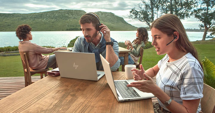 People working outside 6er Grid