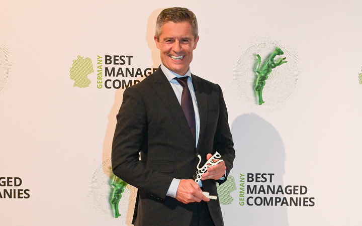 Michael Guschlbauer mit dem Award