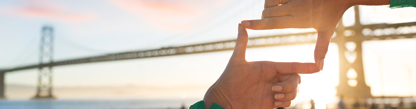 Two hands form the HPE logo
