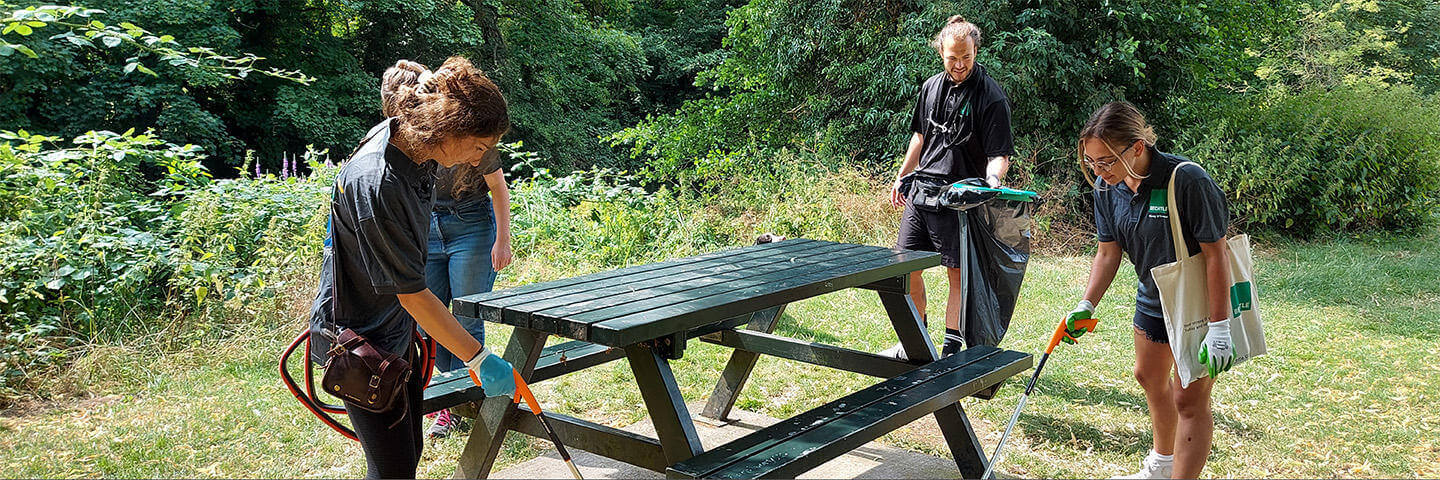 cw33_mainbanner_litter_picking-uk