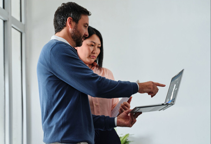 Man and woman with HP computer